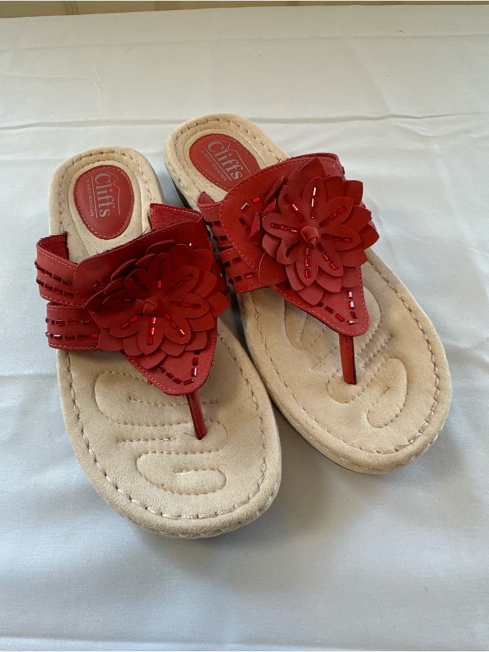 Cliffs by WHITE MOUNTAIN Red Floral Thong Sandals